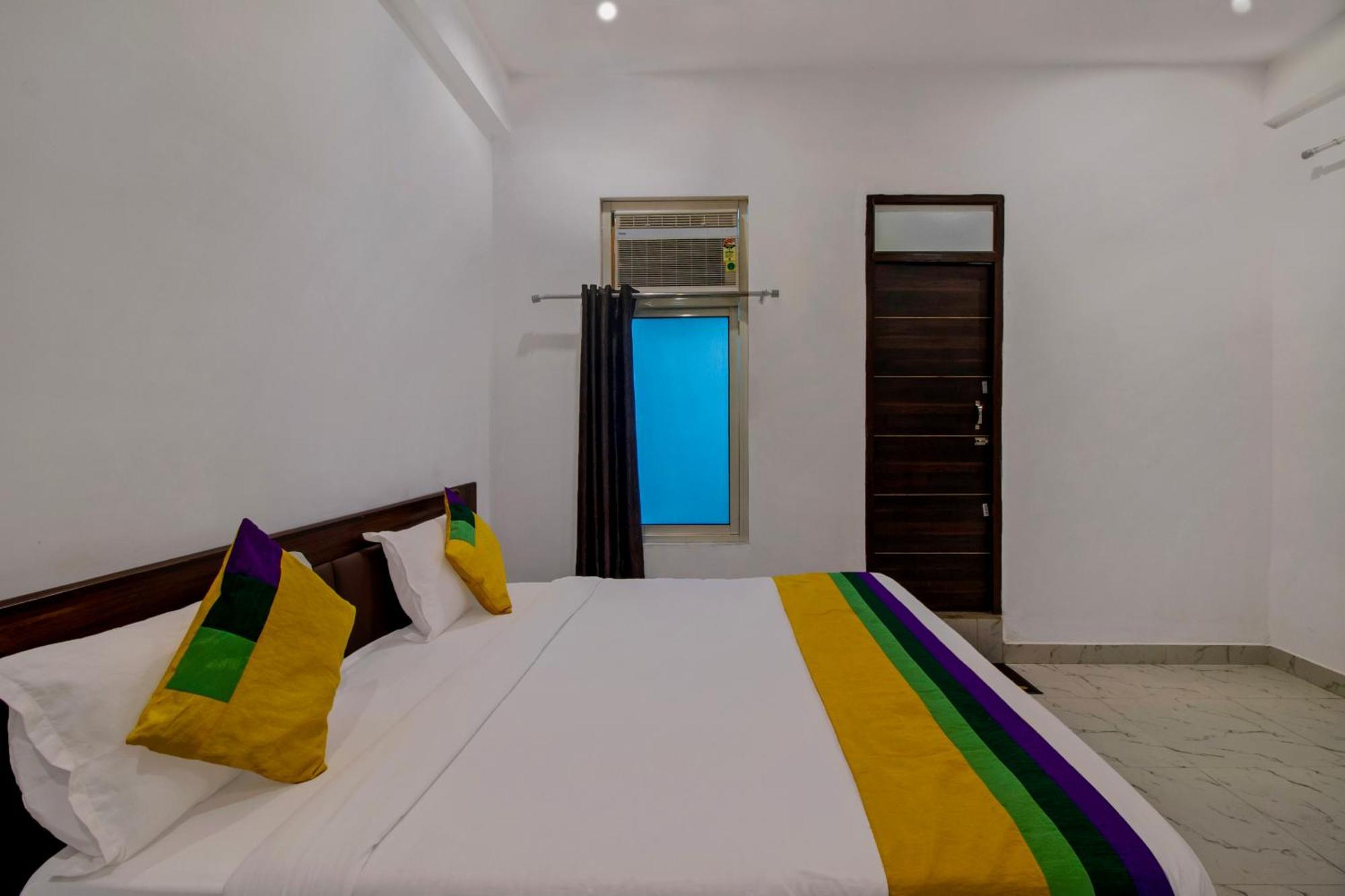 Hotel O Om Pushp Residency Mathura Exterior photo