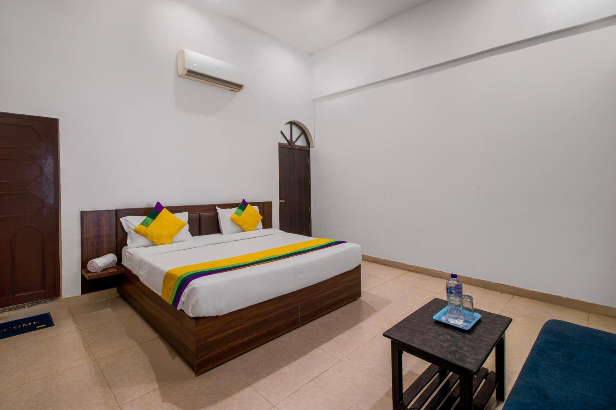 Hotel O Om Pushp Residency Mathura Exterior photo