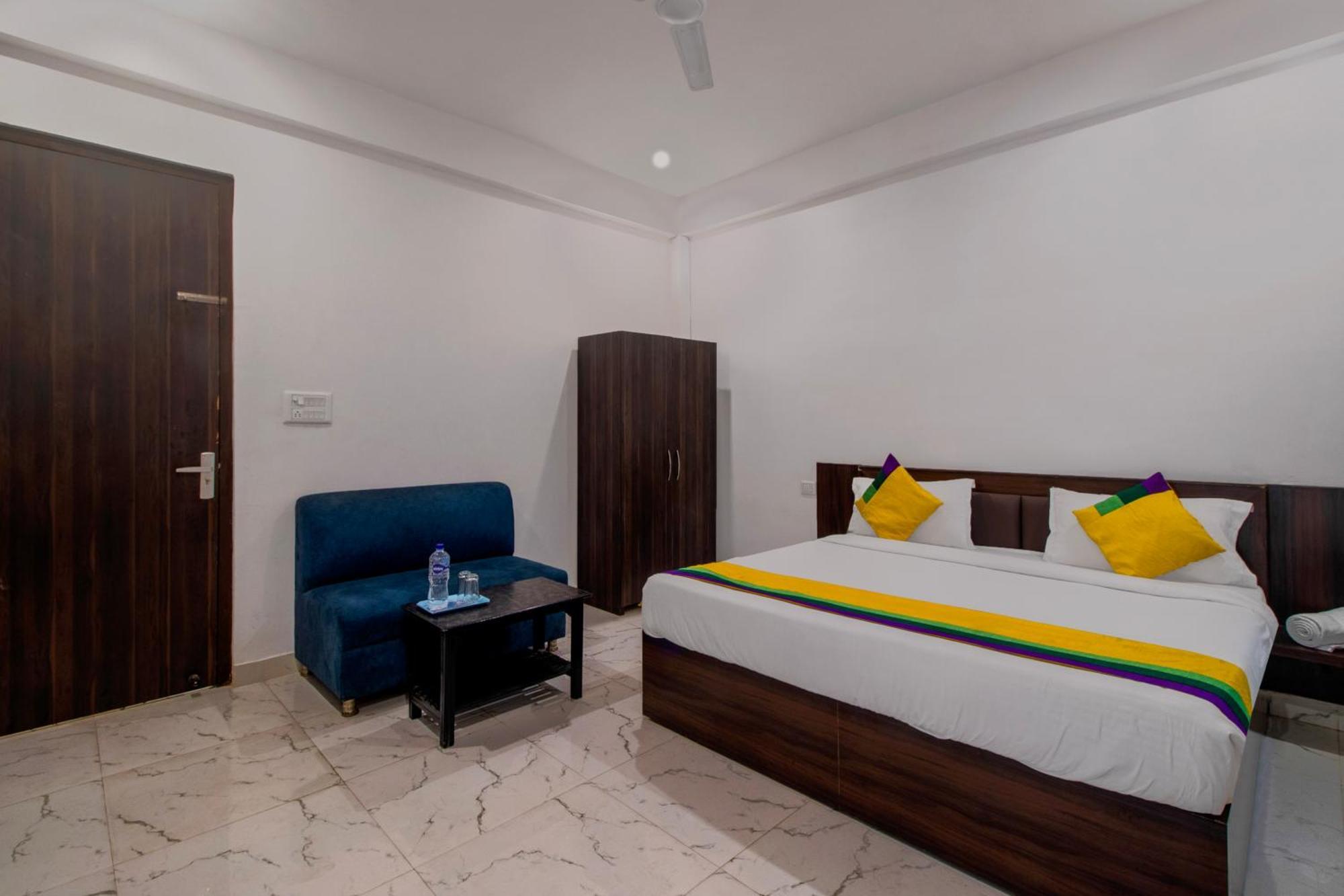 Hotel O Om Pushp Residency Mathura Exterior photo