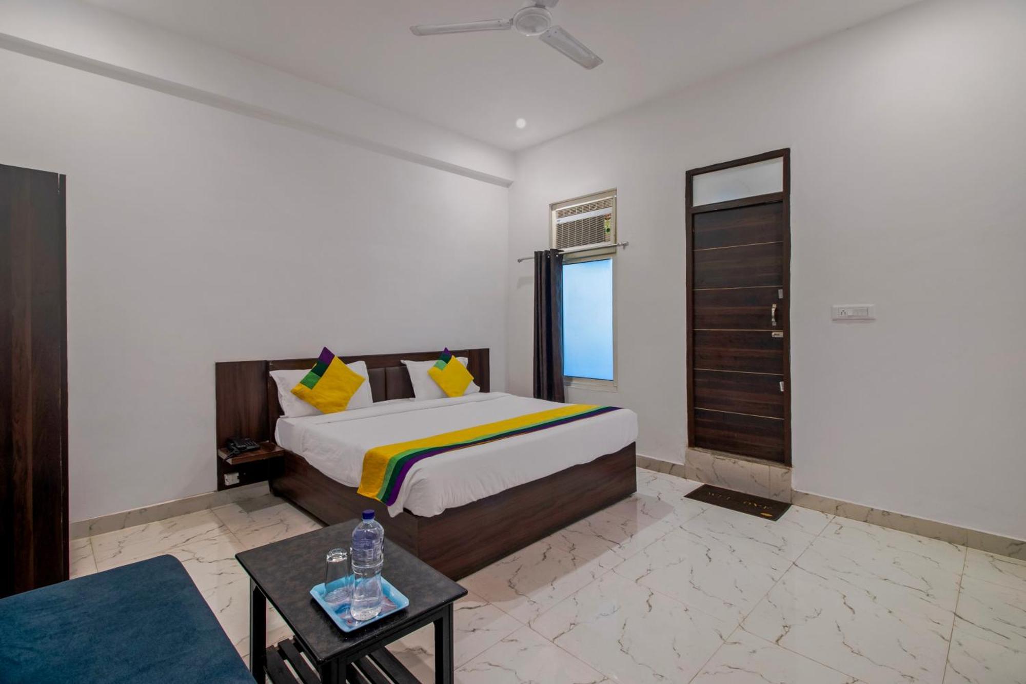 Hotel O Om Pushp Residency Mathura Exterior photo