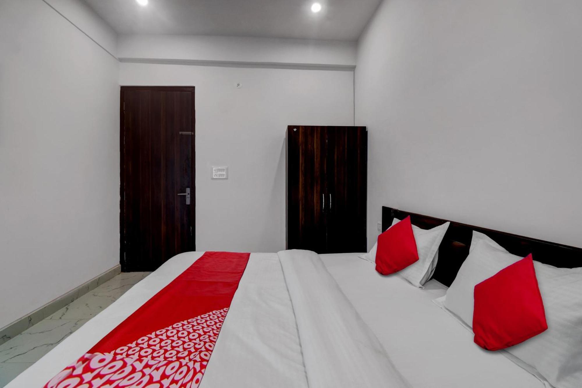 Hotel O Om Pushp Residency Mathura Exterior photo