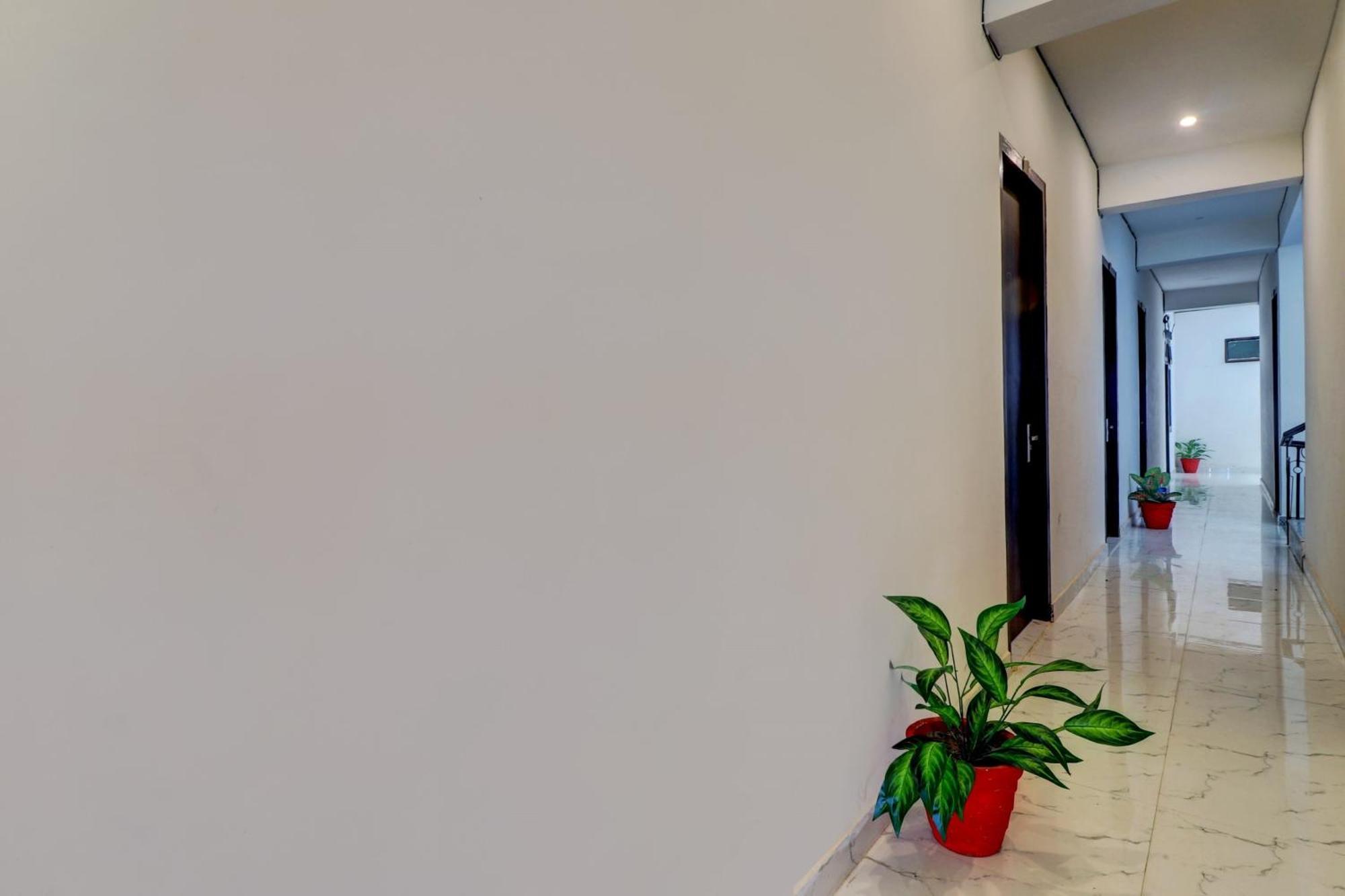 Hotel O Om Pushp Residency Mathura Exterior photo