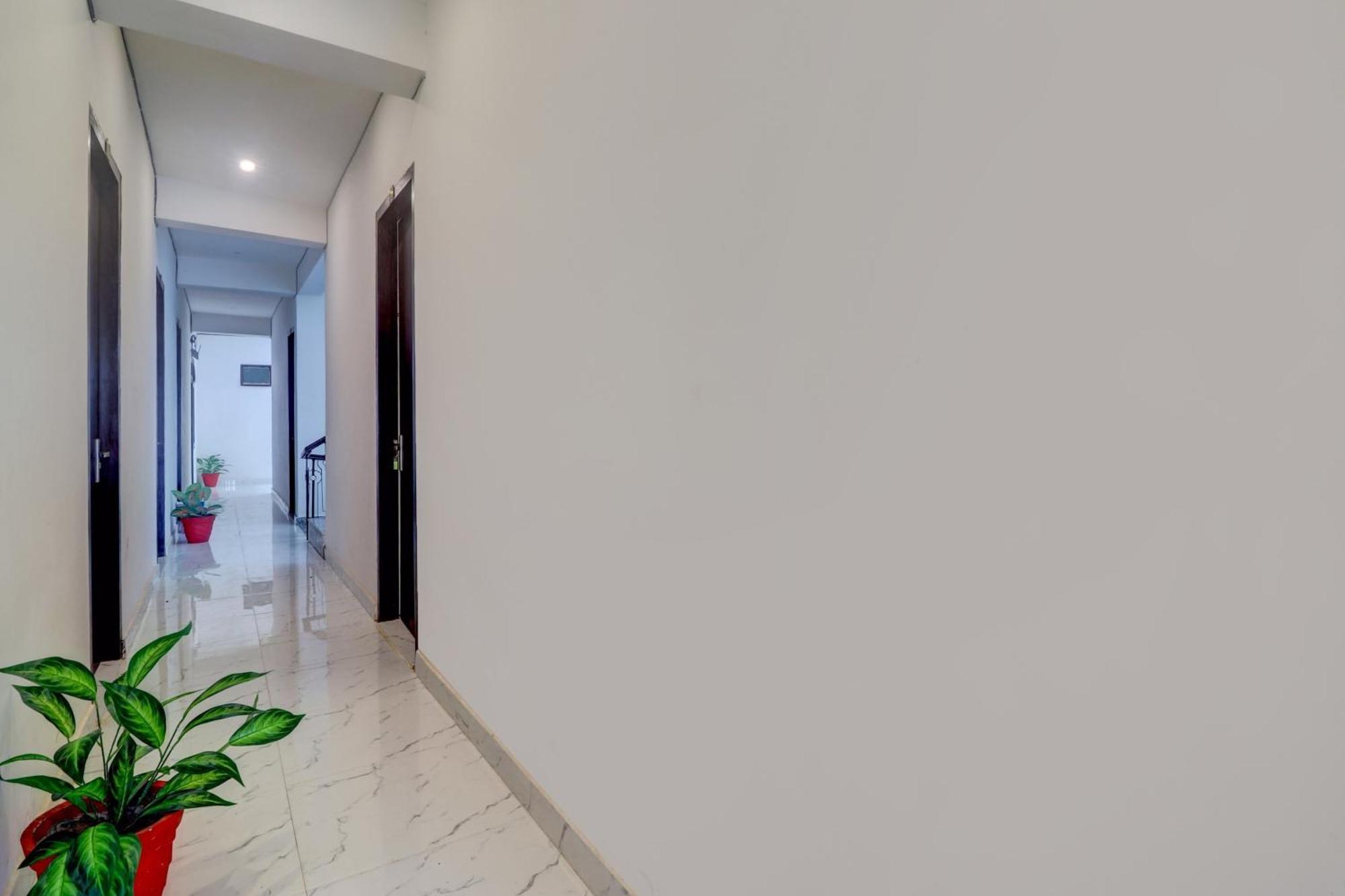 Hotel O Om Pushp Residency Mathura Exterior photo
